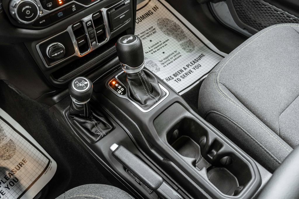 Used 2025 Jeep Wrangler Unlimited Sahara image 24