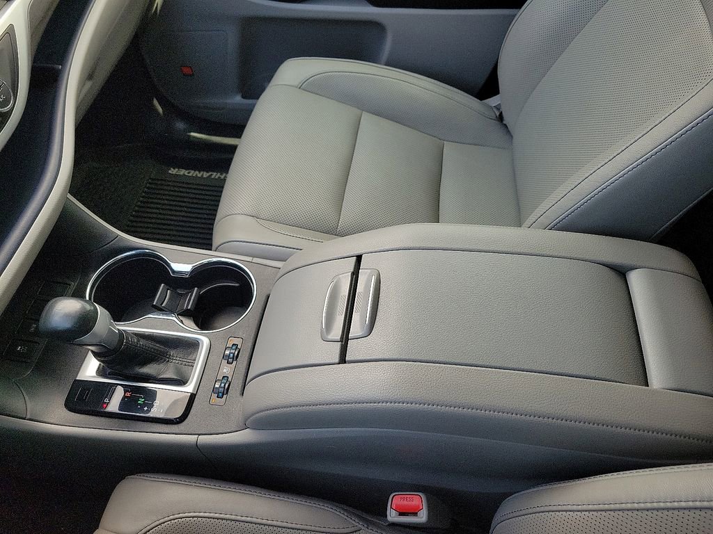 Used 2019 Toyota Highlander Limited FWD image 20