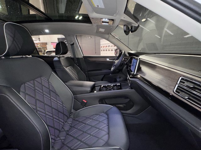 New 2026 Volkswagen Atlas SEL Premium R-Line image 23