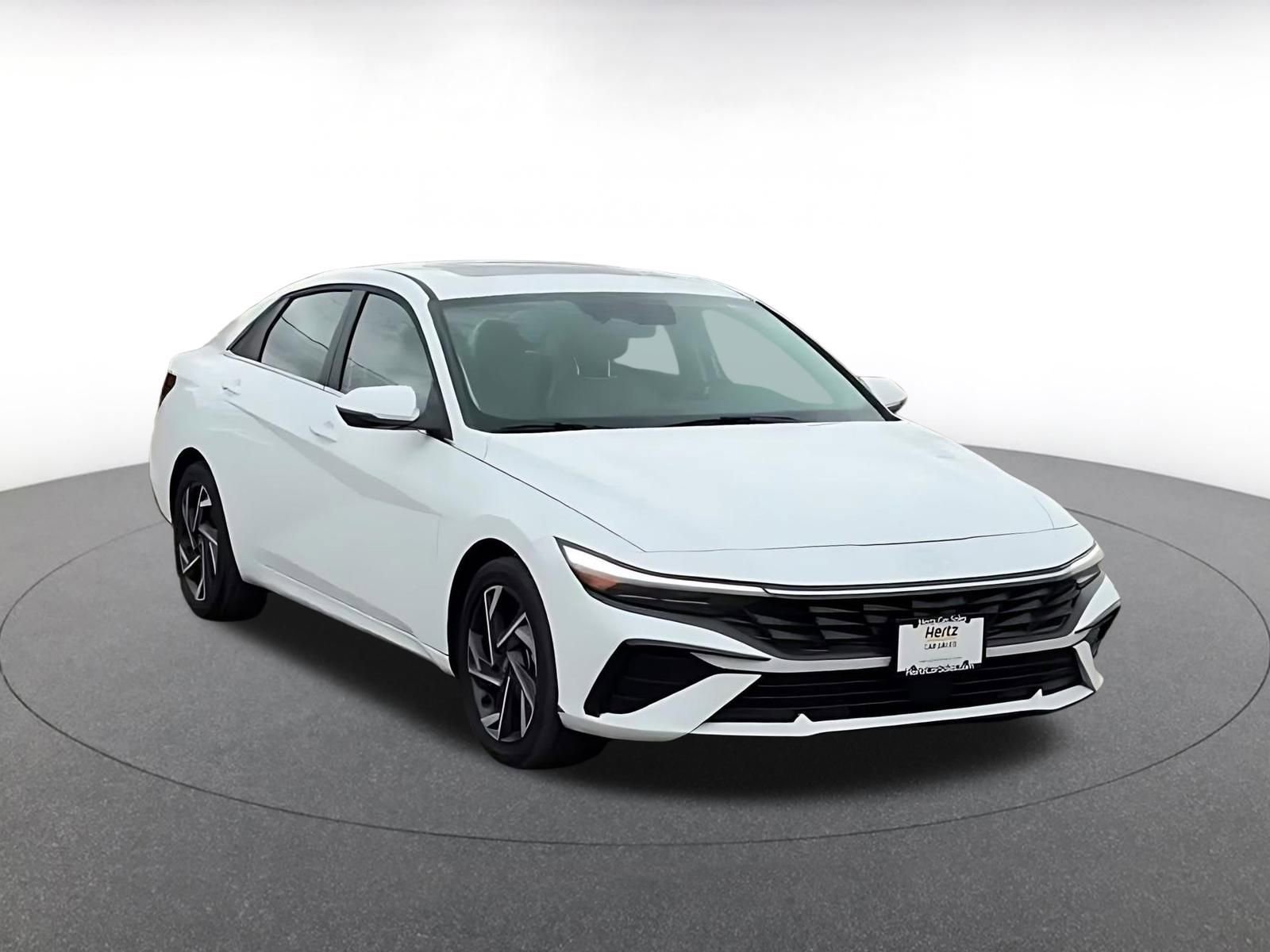 Used 2025 Hyundai Elantra Limited image 3