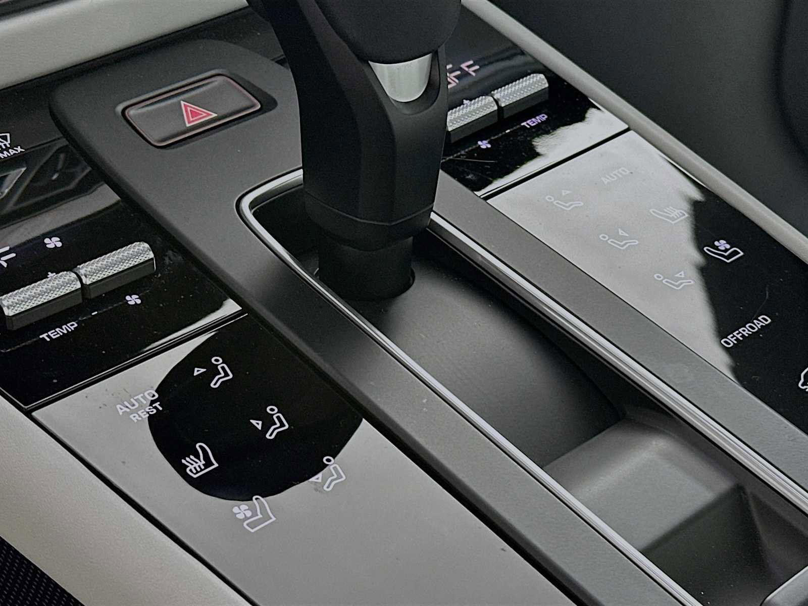 Certified 2025 Porsche Macan image 21