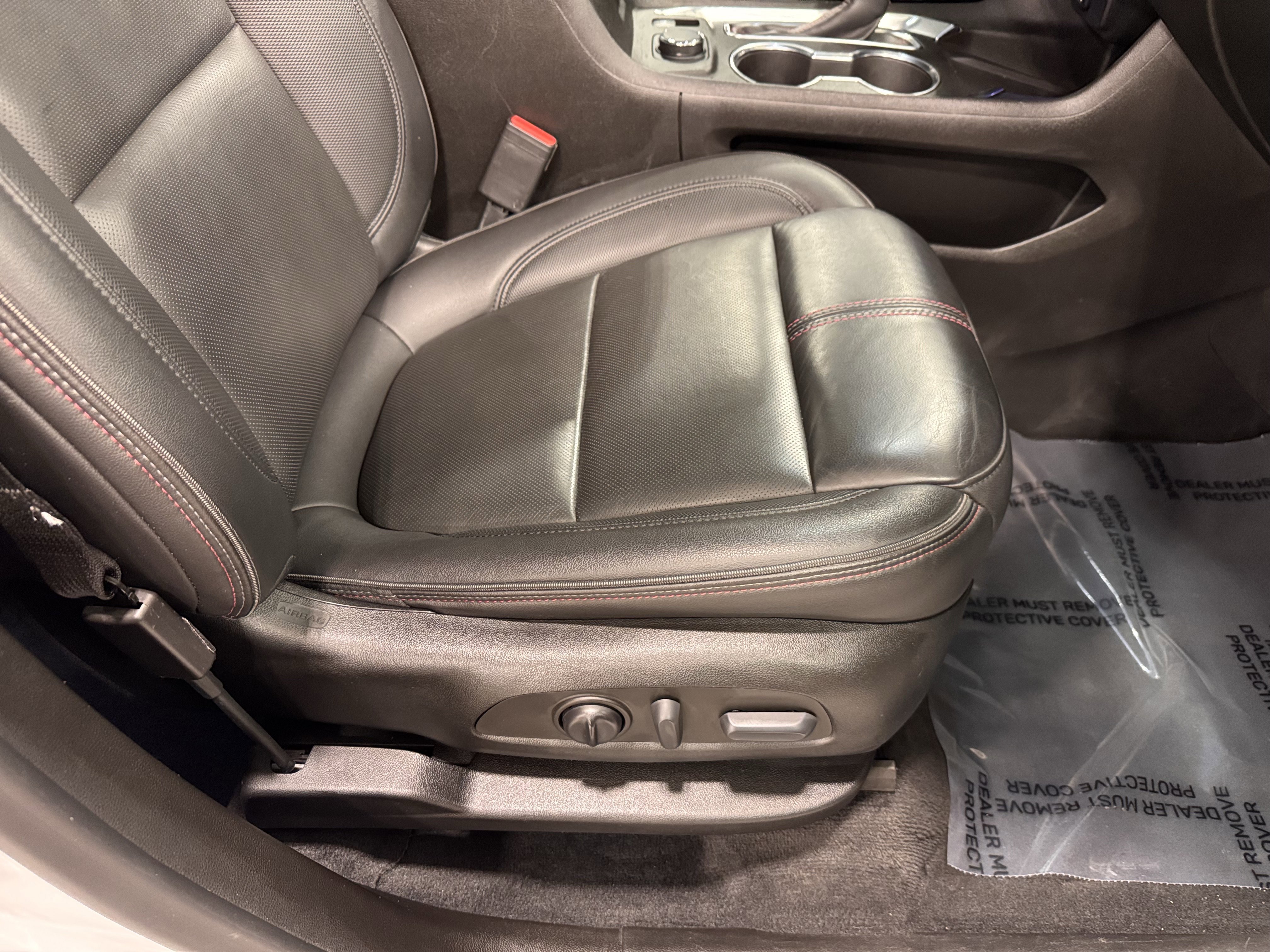 Used 2022 Chevrolet Traverse RS image 27