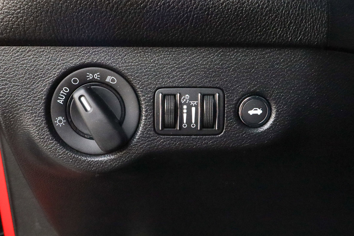 Used 2019 Dodge Challenger SXT image 15