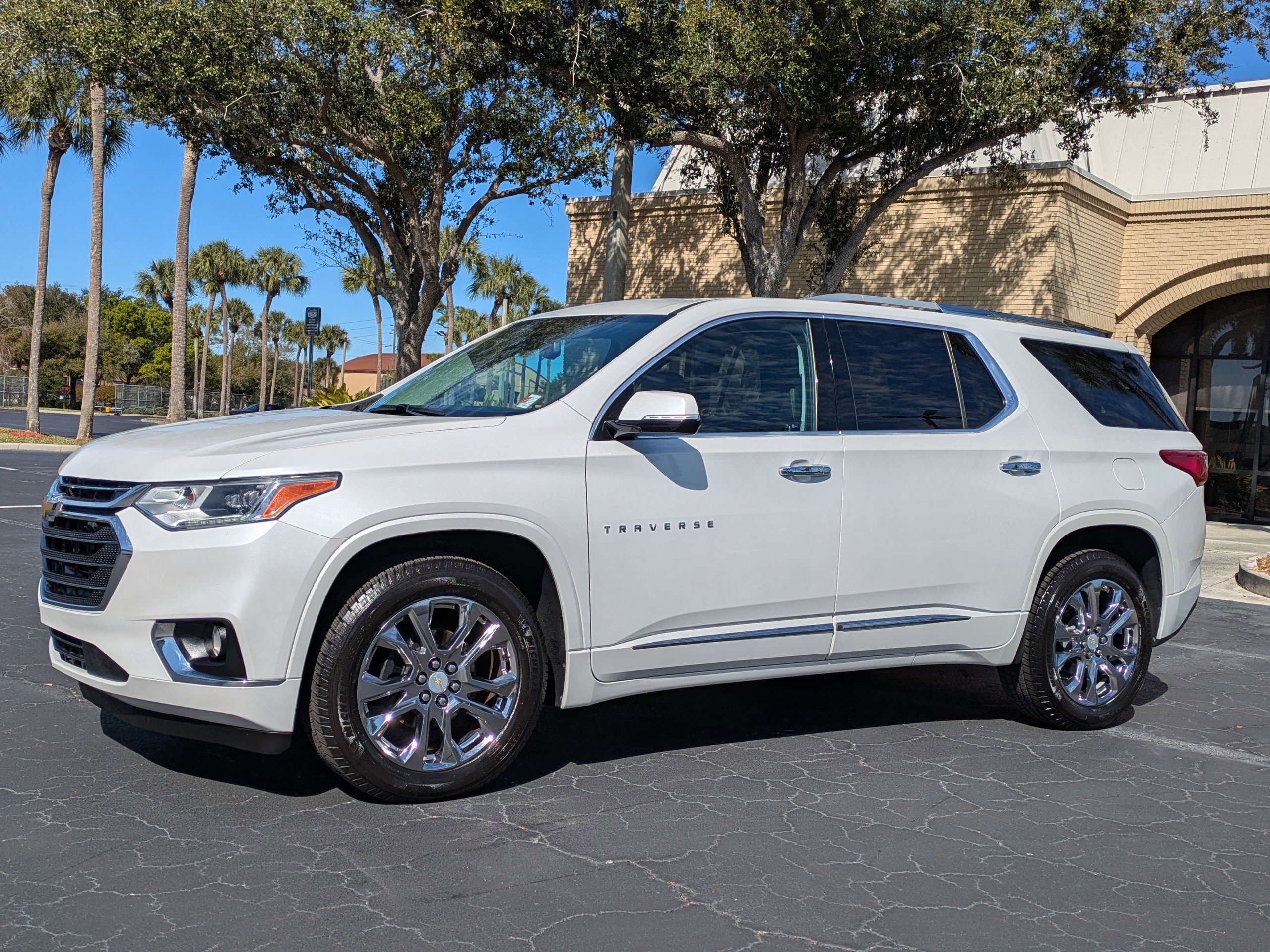 Used 2018 Chevrolet Traverse Premier w/ Driver Confidence II Package image 2