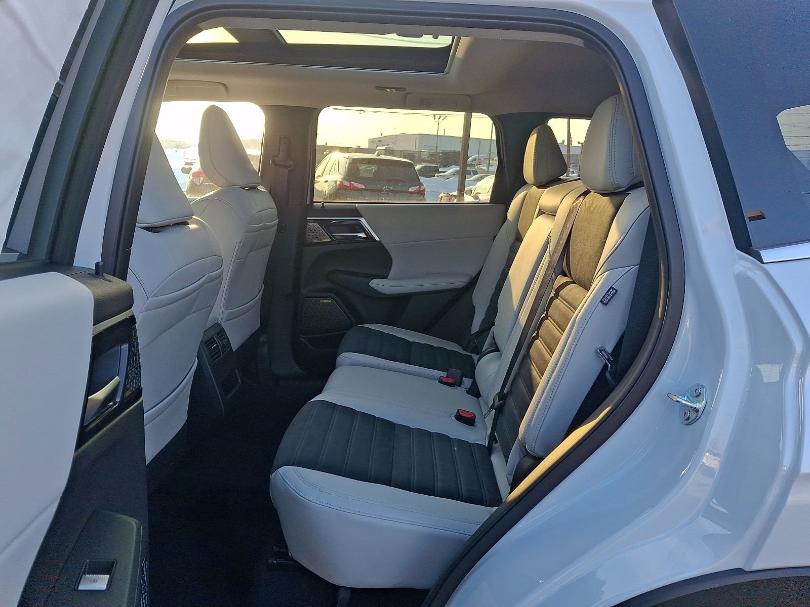 New 2026 Mitsubishi Outlander SE AWD/4WD image 9
