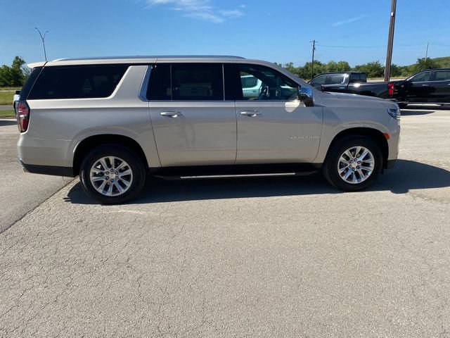 Used 2024 Chevrolet Suburban Premier AWD/4WD image 7