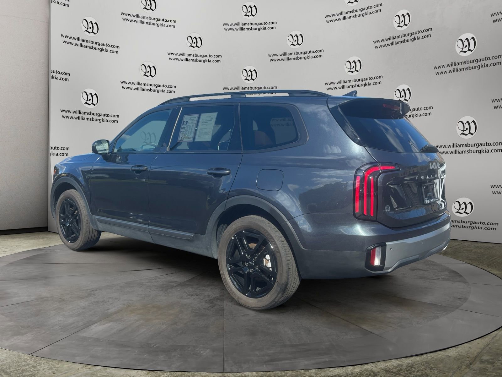 Used 2023 Kia Telluride EX X-Line image 3
