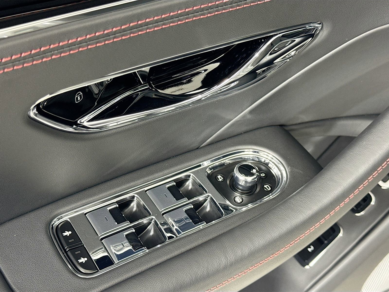 Used 2026 Bentley Flying Spur Plug-In Hybrid image 17