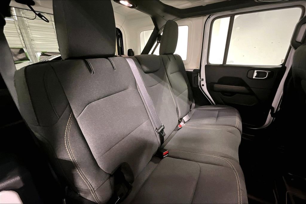 Used 2025 Jeep Wrangler Unlimited Sahara AWD/4WD image 37