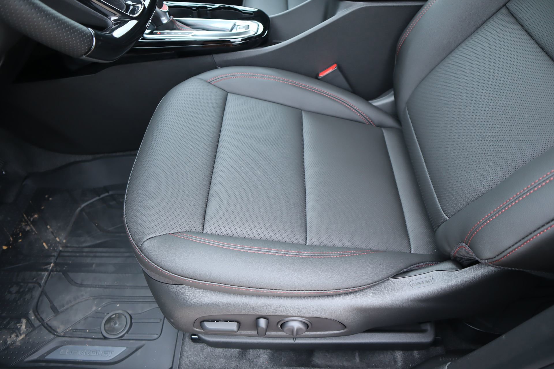 New 2026 Chevrolet Trax RS w/ Sunroof Package FWD image 14
