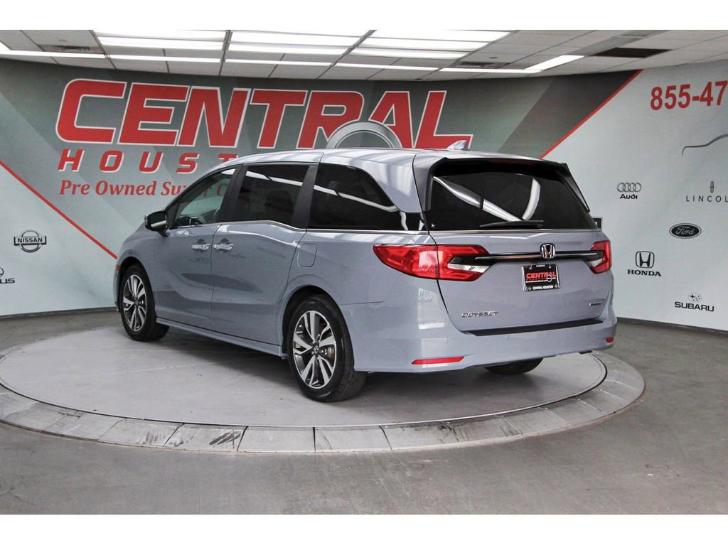 Used 2024 Honda Odyssey Touring image 3