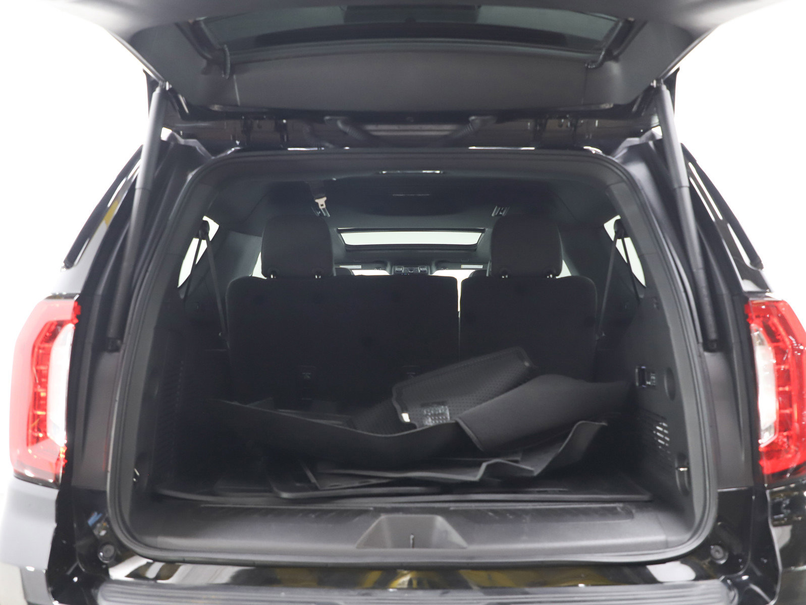 Used 2023 GMC Yukon XL SLT w/ SLT Premium Package image 18