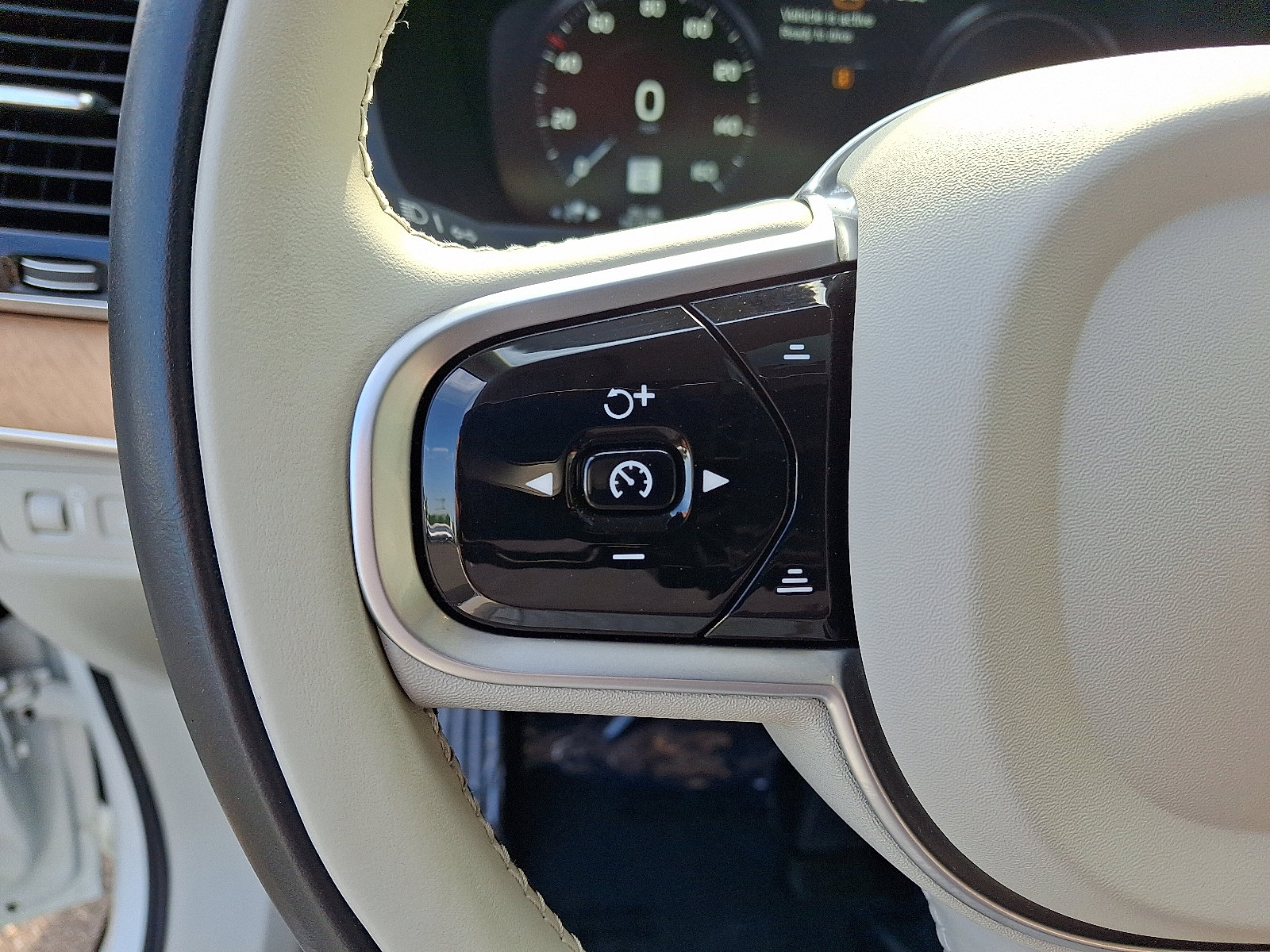 Used 2022 Volvo XC90 T8 Inscription Expression AWD/4WD image 21