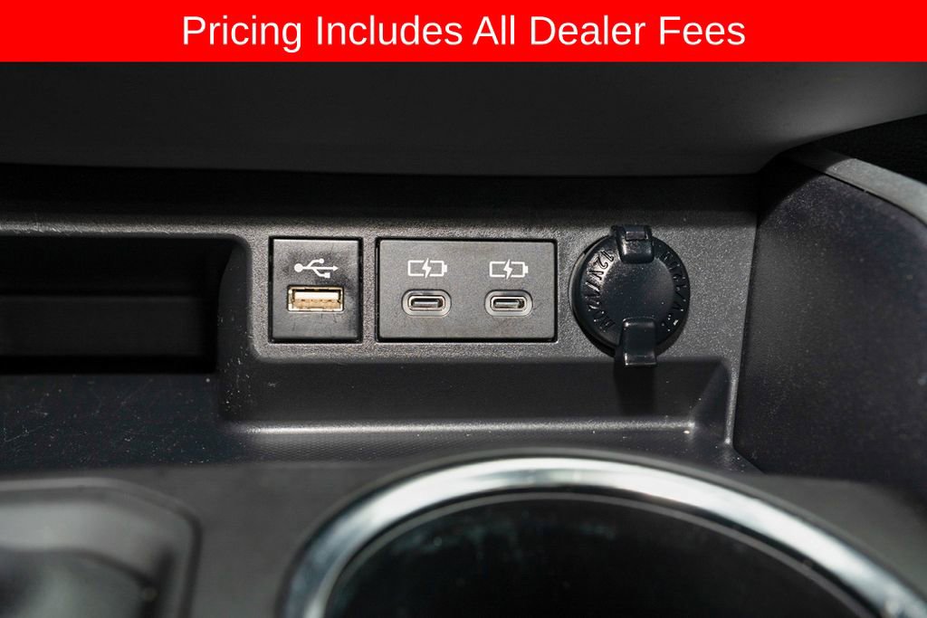 Used 2024 Toyota Highlander XLE AWD/4WD image 18