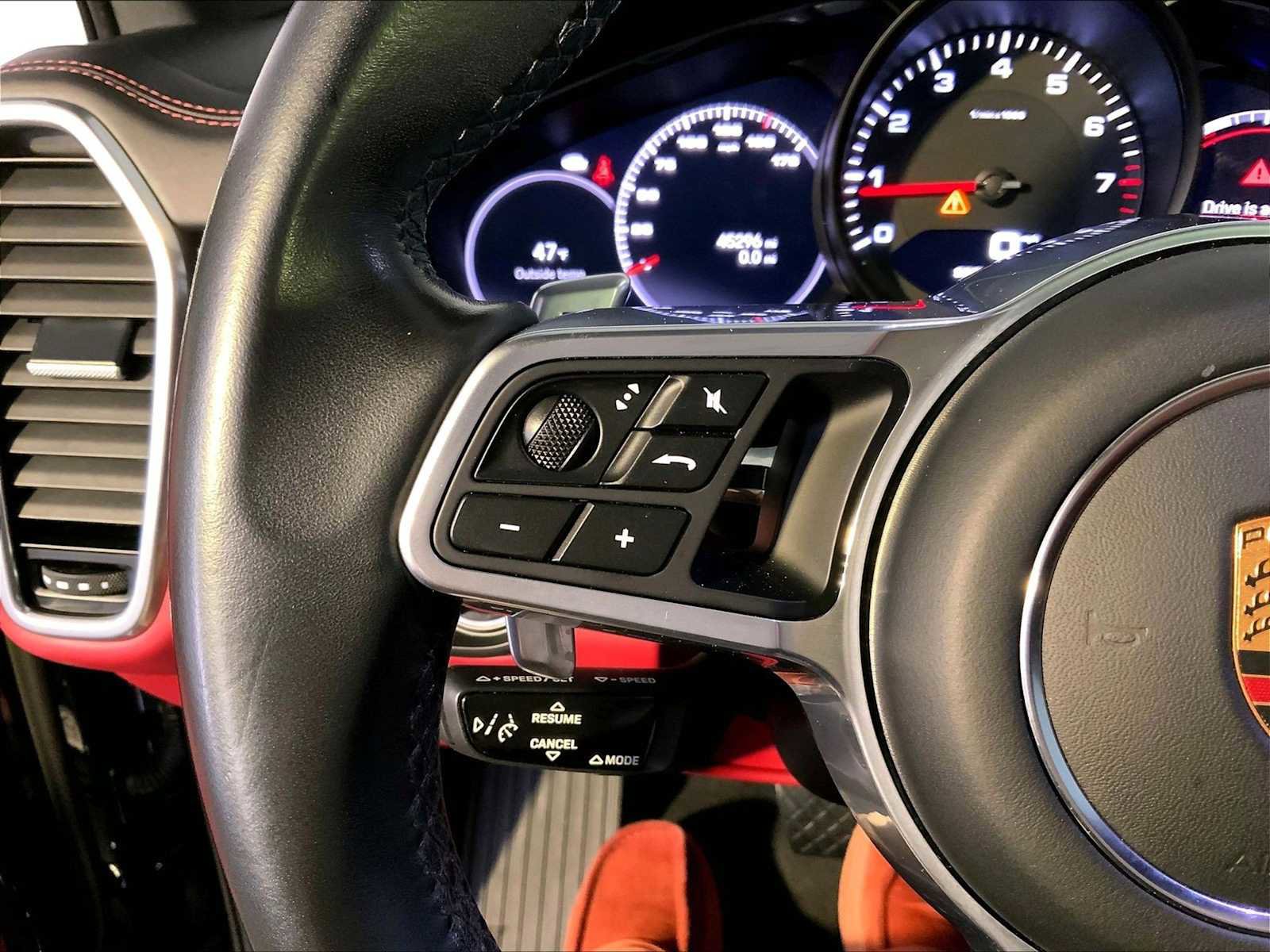 Certified 2022 Porsche Cayenne Platinum Edition image 27