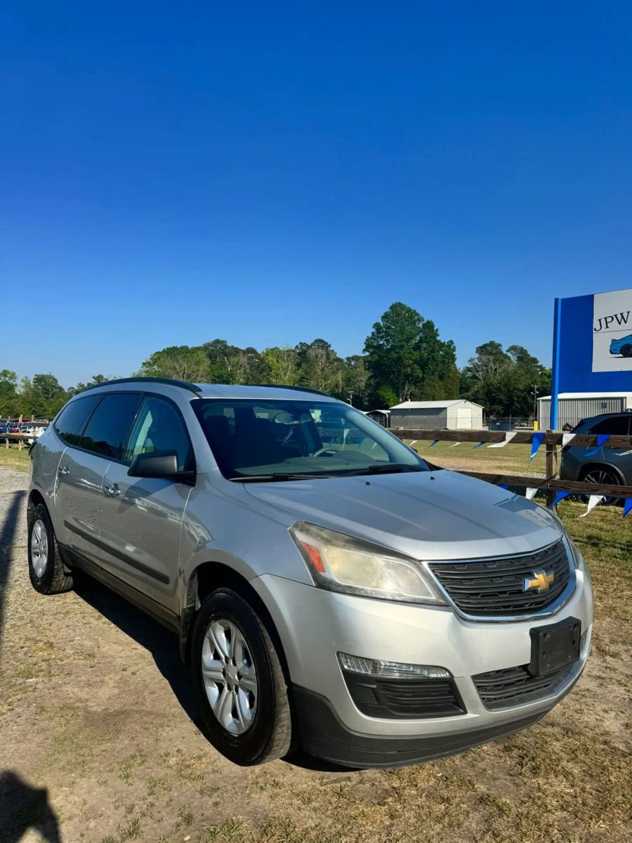 Used 2017 Chevrolet Traverse LS FWD image 2