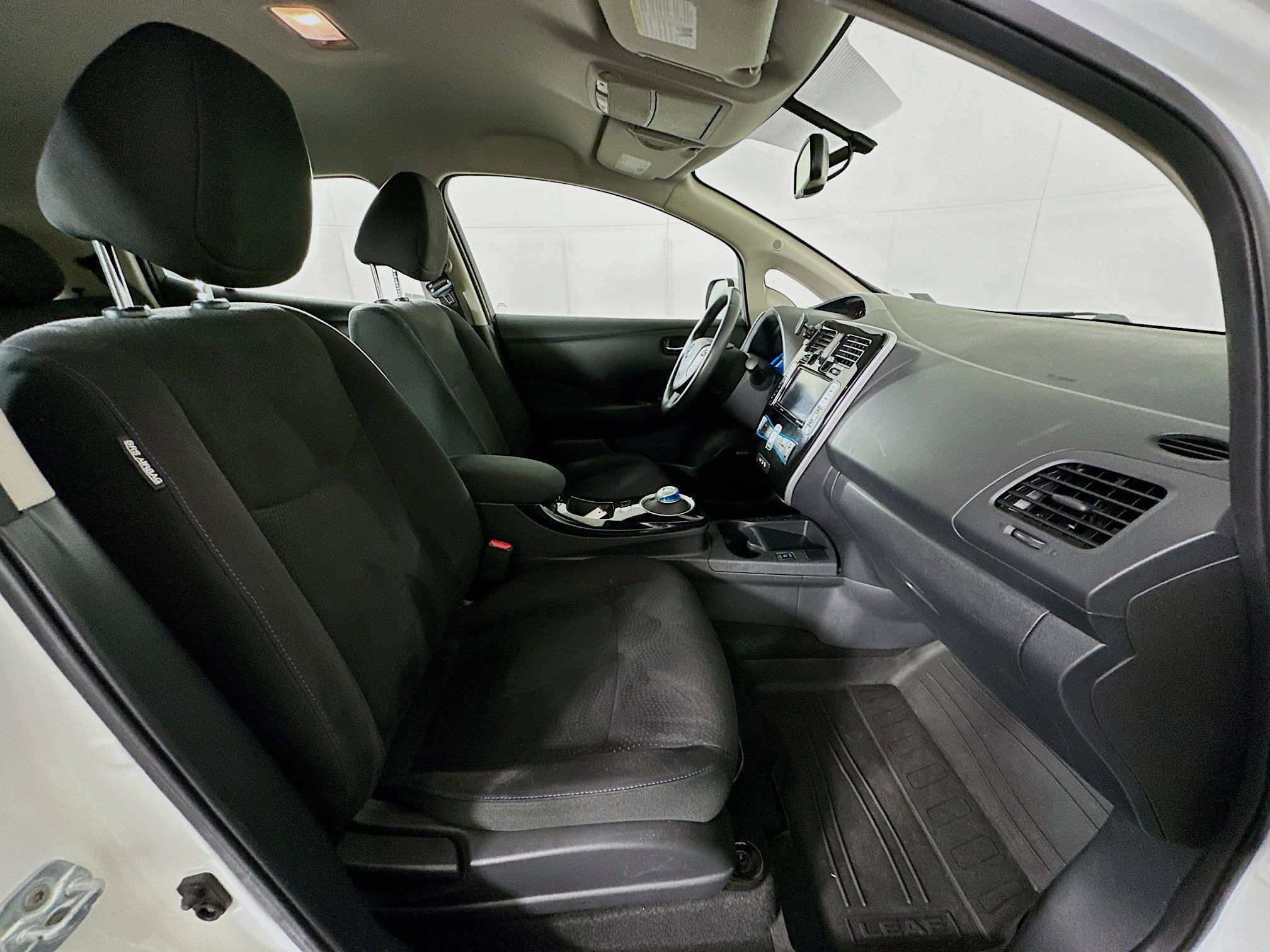 Used 2017 Nissan Leaf SV w/ Premium Package image 29