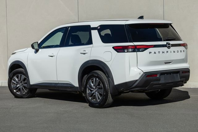 Used 2024 Nissan Pathfinder S image 3