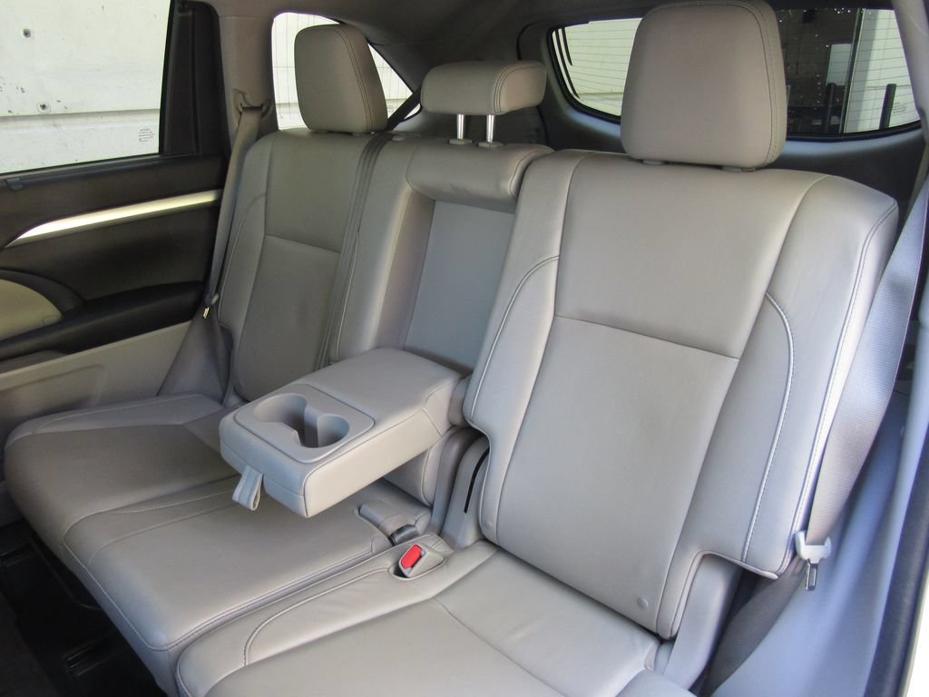 Certified 2016 Toyota Highlander XLE AWD/4WD image 16