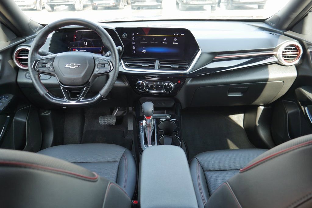 Used 2025 Chevrolet Trax RS image 24