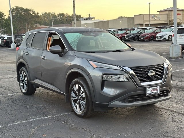 Used 2023 Nissan Rogue SV image 3