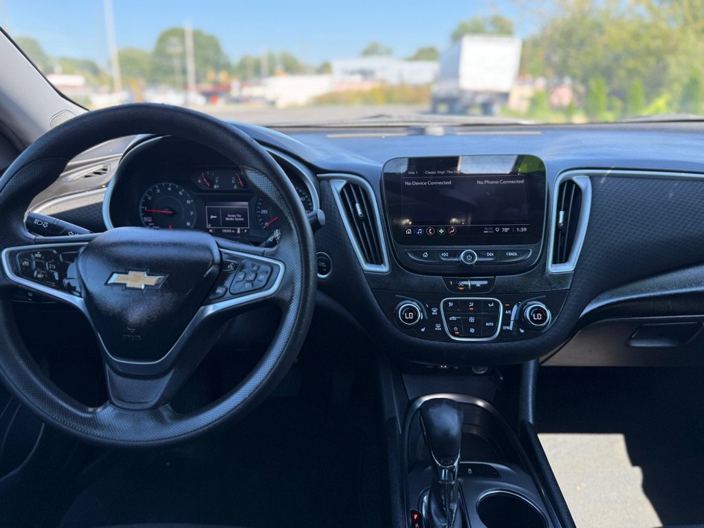Used 2022 Chevrolet Malibu LT FWD image 21