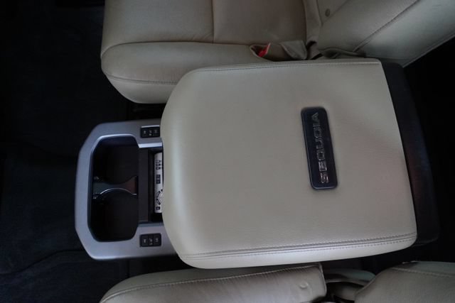 Used 2015 Toyota Sequoia Platinum RWD image 37