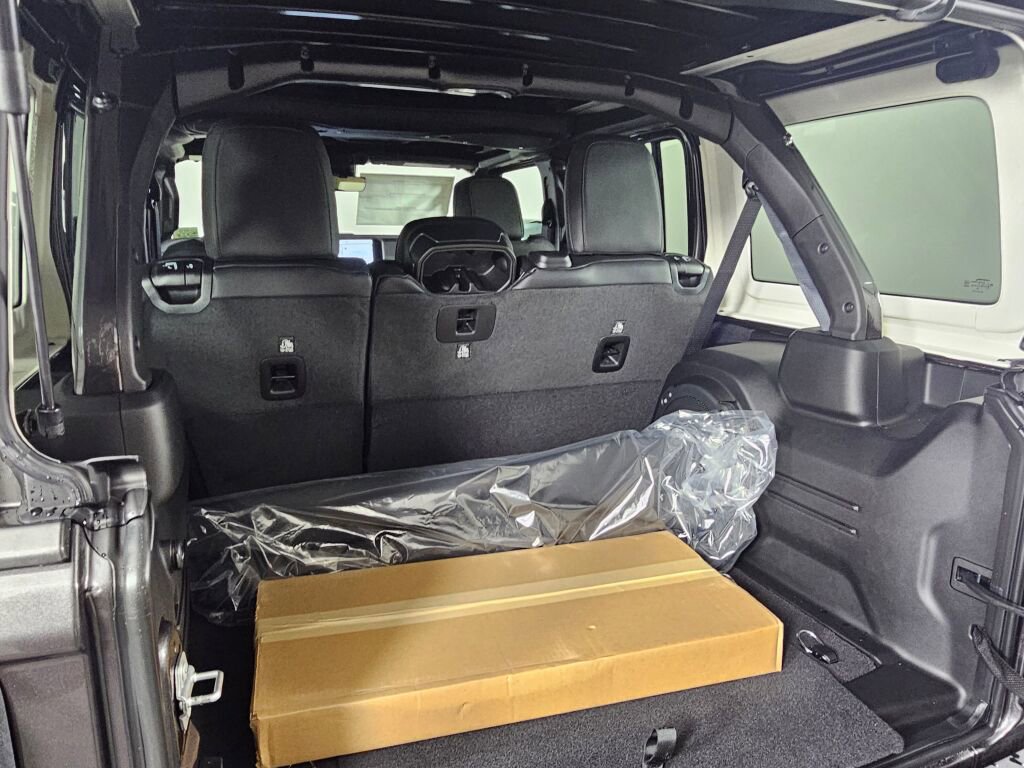 New 2025 Jeep Wrangler Unlimited Rubicon 392 image 18