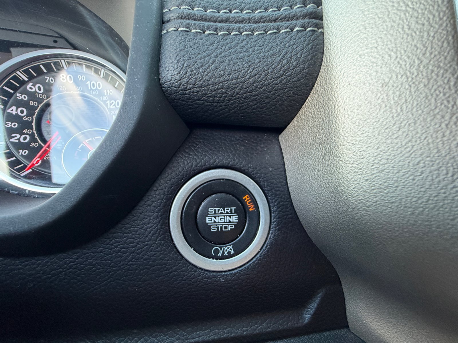 Used 2024 RAM 2500 Laramie AWD/4WD image 30