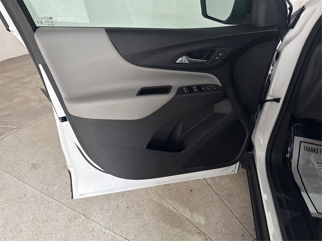 Used 2024 Chevrolet Equinox LS w/ LS Convenience Package image 10