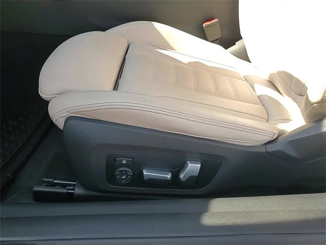 Used 2023 BMW 440i xDrive Convertible w/ Premium Package image 13