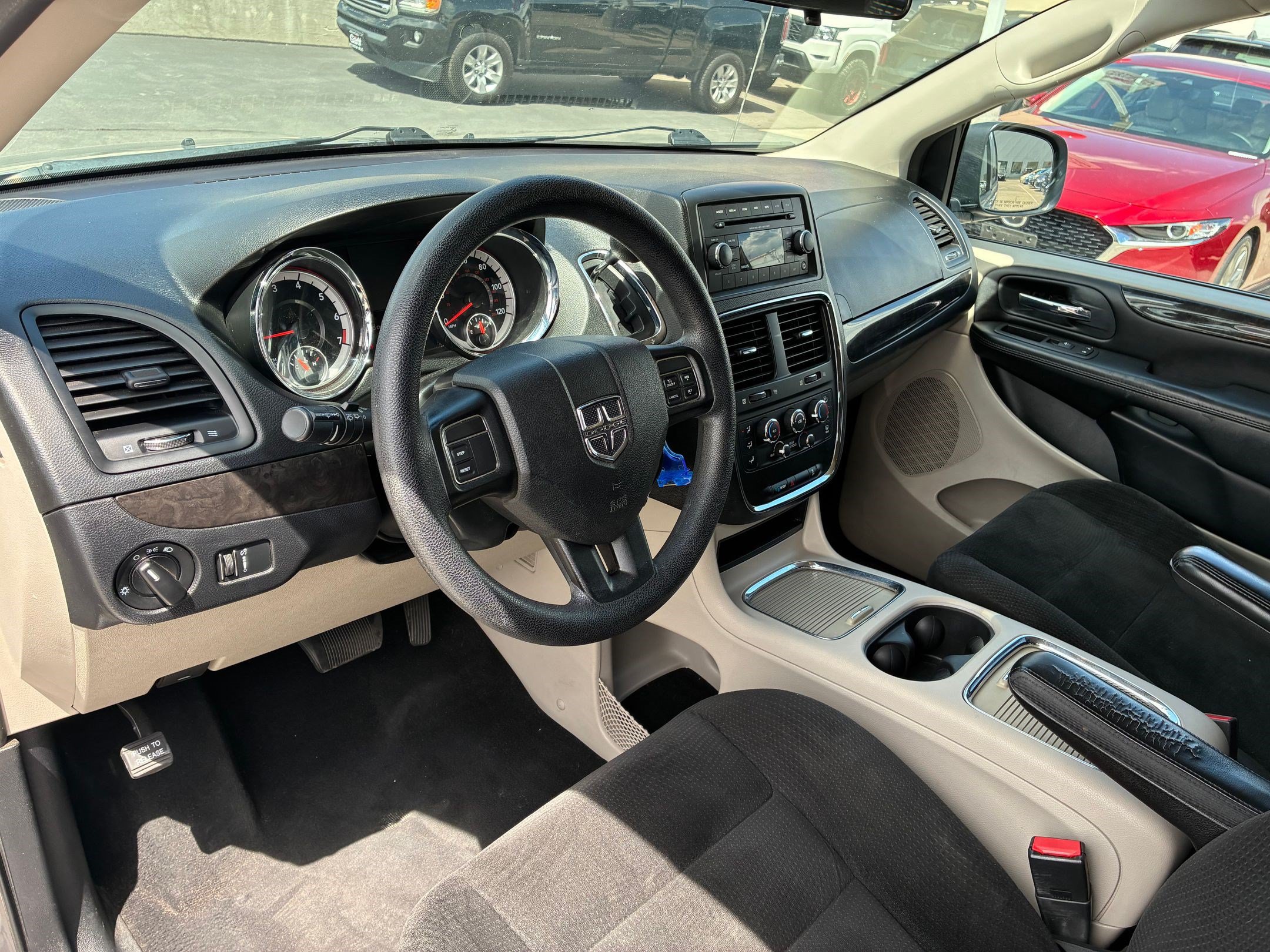 Used 2016 Dodge Grand Caravan SXT FWD image 17