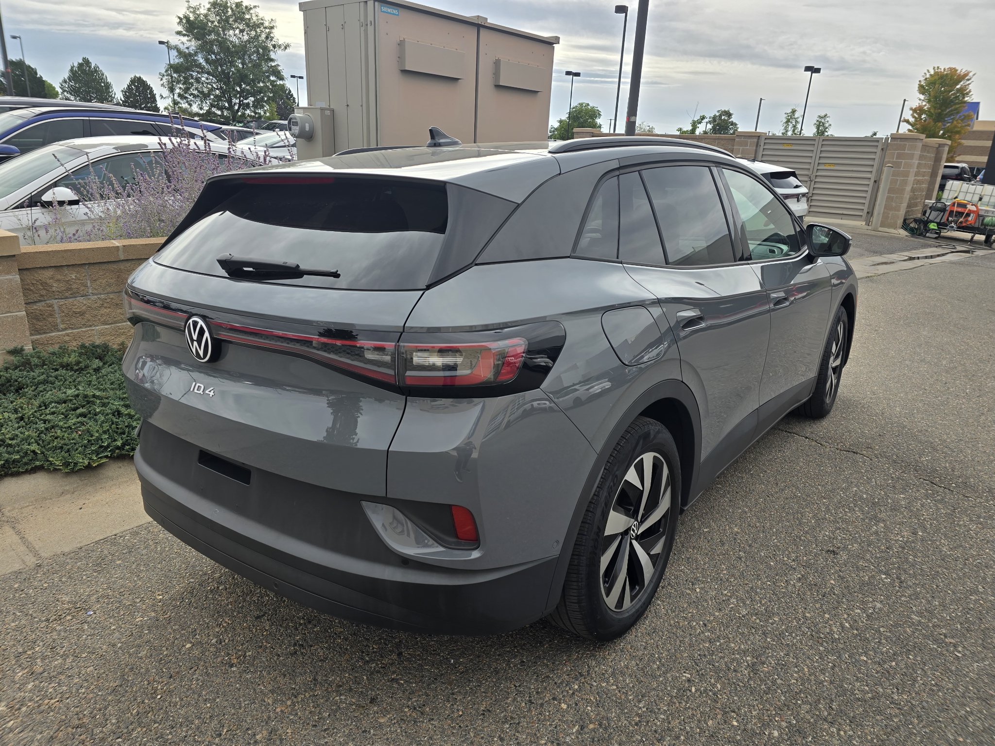 Used 2024 Volkswagen ID.4 2WD image 6