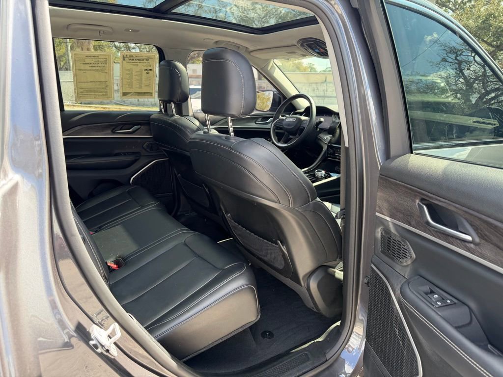 Certified 2022 Jeep Grand Cherokee Limited w/ Trailer Tow Prep Group (B) image 32