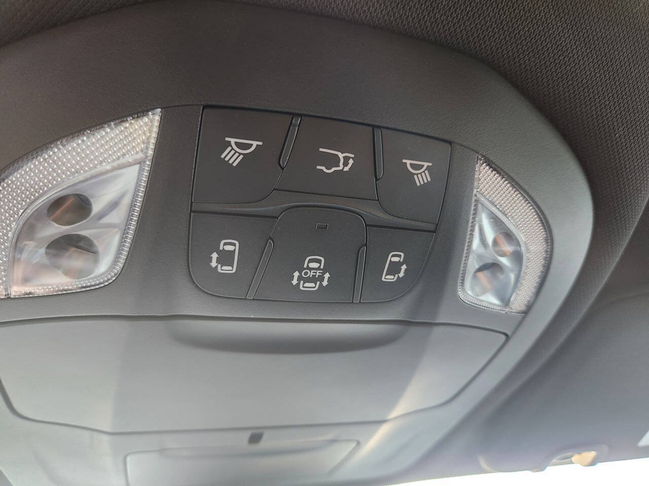 Used 2027 Chrysler Pacifica Select FWD image 9