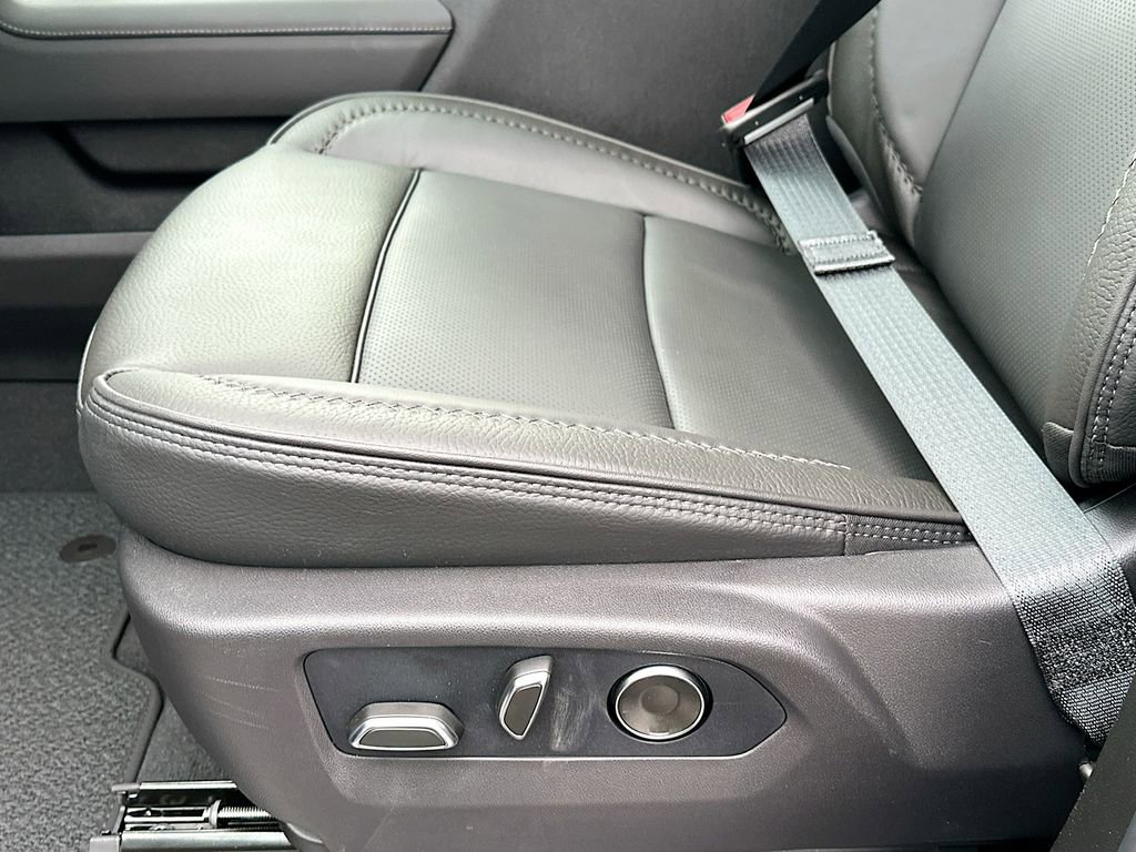 New 2026 GMC Sierra 3500 Denali w/ Denali Reserve Package image 9