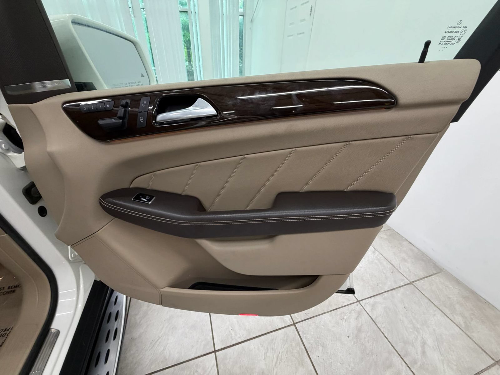 Used 2015 Mercedes-Benz GL 450 4MATIC w/ Lane Tracking Package image 21