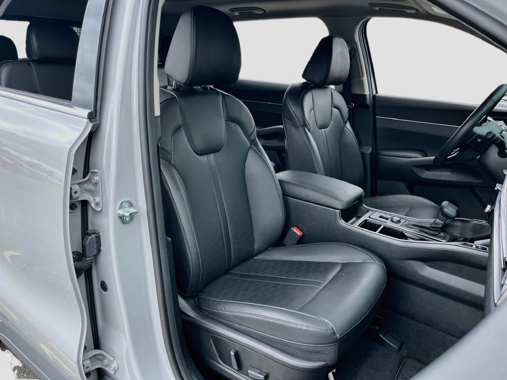Used 2025 Kia Sorento EX w/ Panoramic Sunroof Package FWD image 29