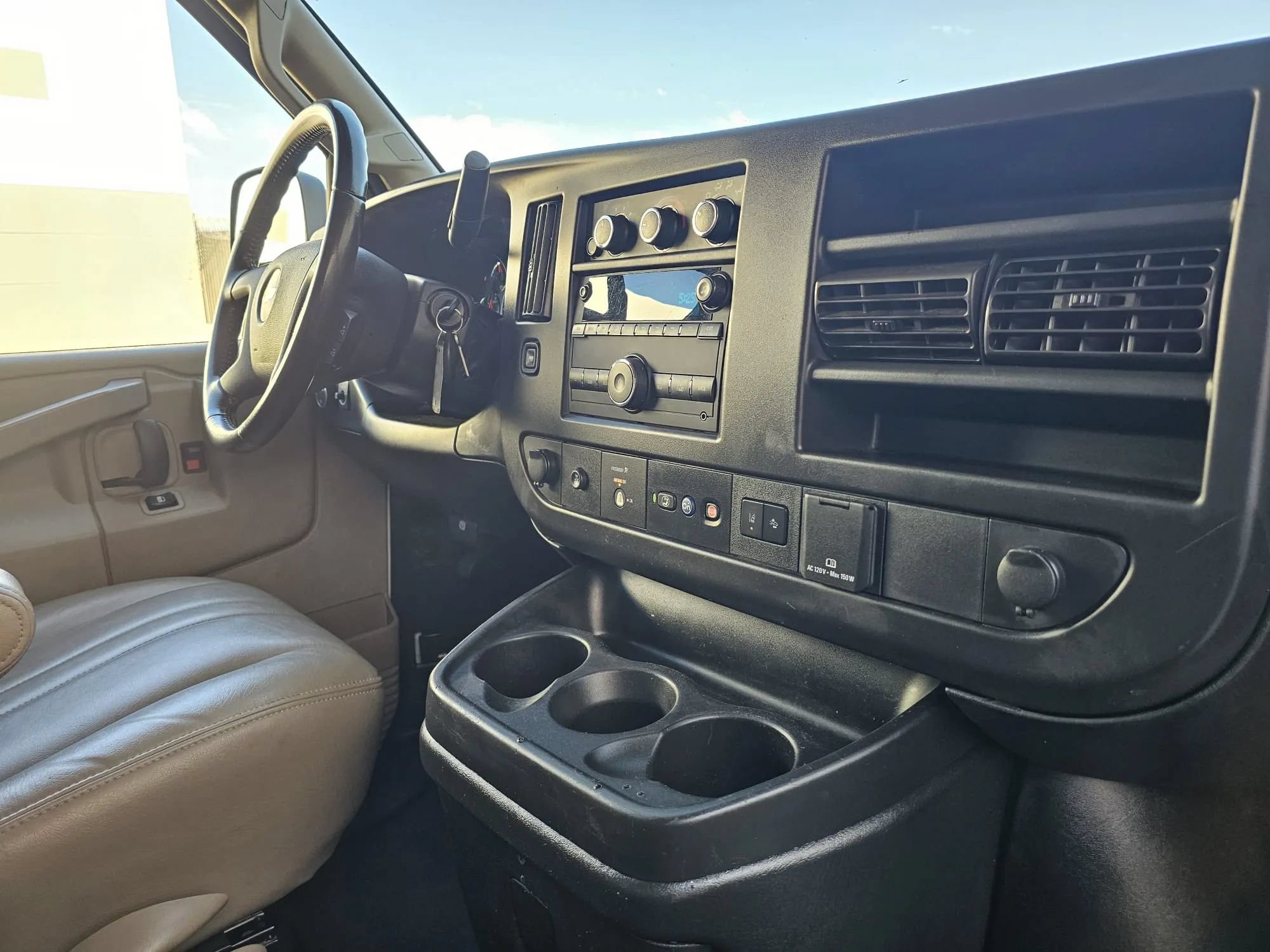 Used 2021 Chevrolet Express 3500 w/ Driver Convenience Package RWD image 19