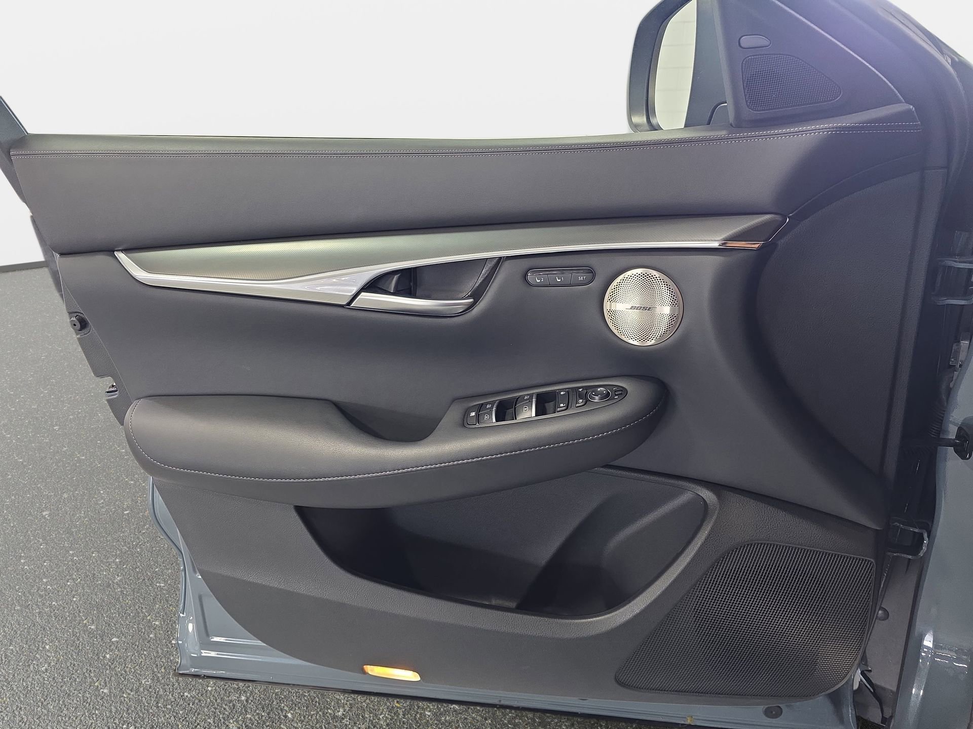 Certified 2025 INFINITI QX50 Luxe w/ Accent Package image 26