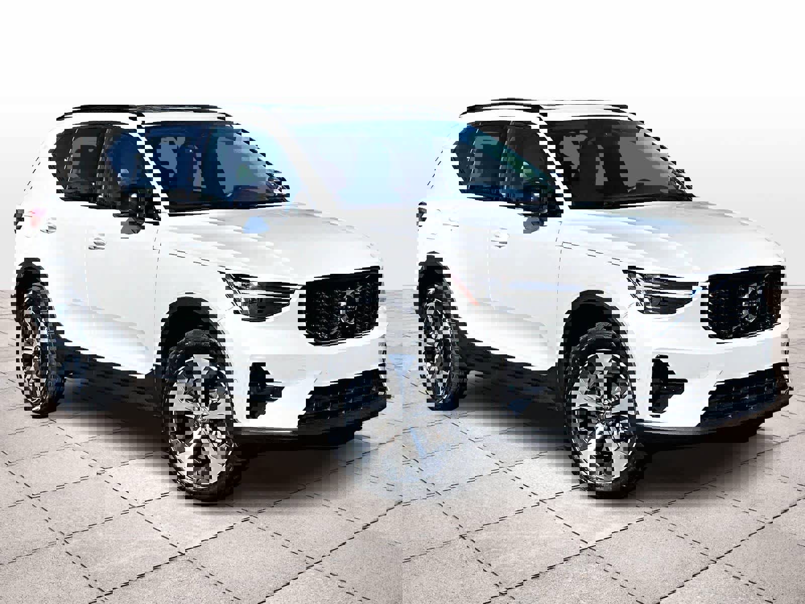 Used 2026 Volvo XC40 B5 Plus w/ Protection Package Premier image 2