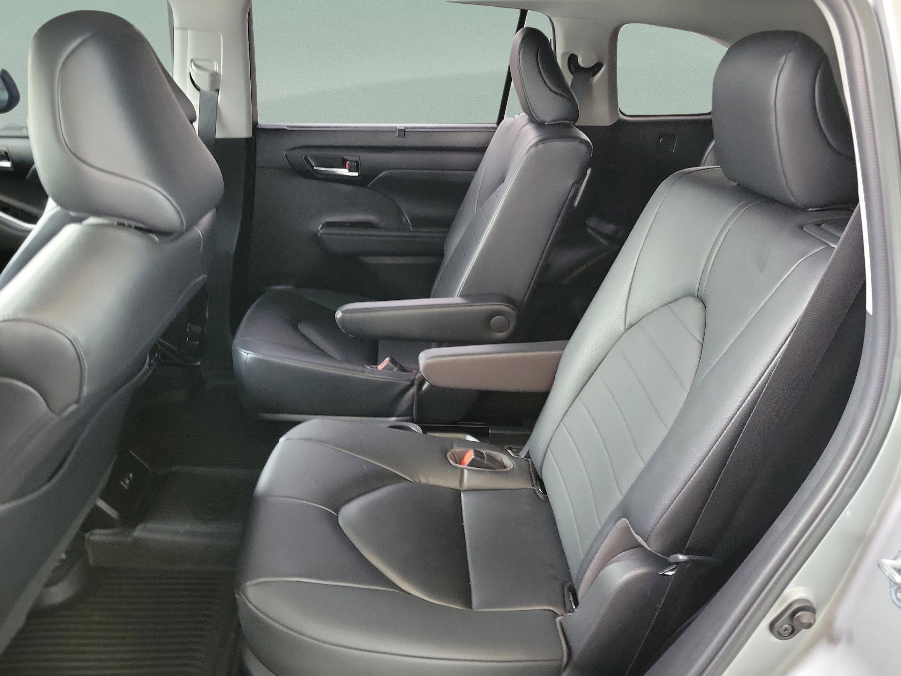 Used 2023 Toyota Highlander XLE image 23