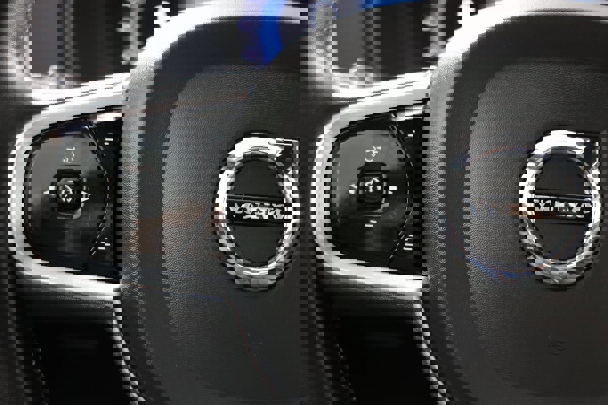 Used 2023 Volvo XC90 T8 Ultimate image 32