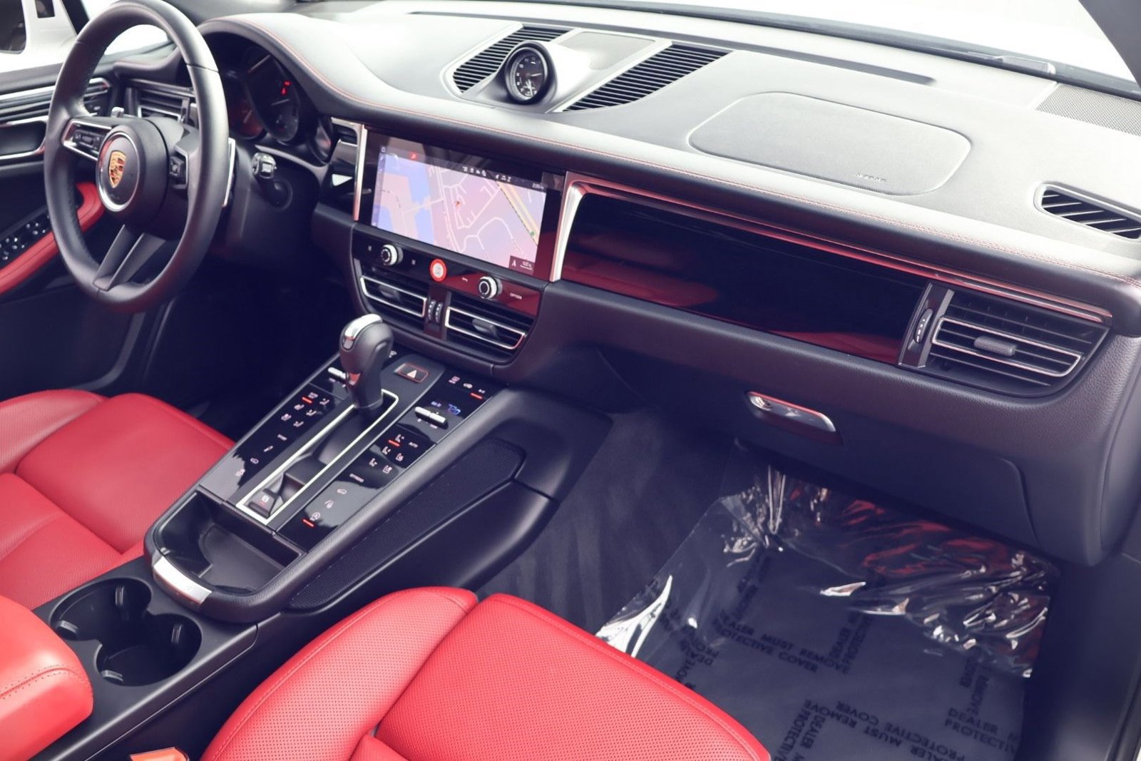 Certified 2025 Porsche Macan image 25