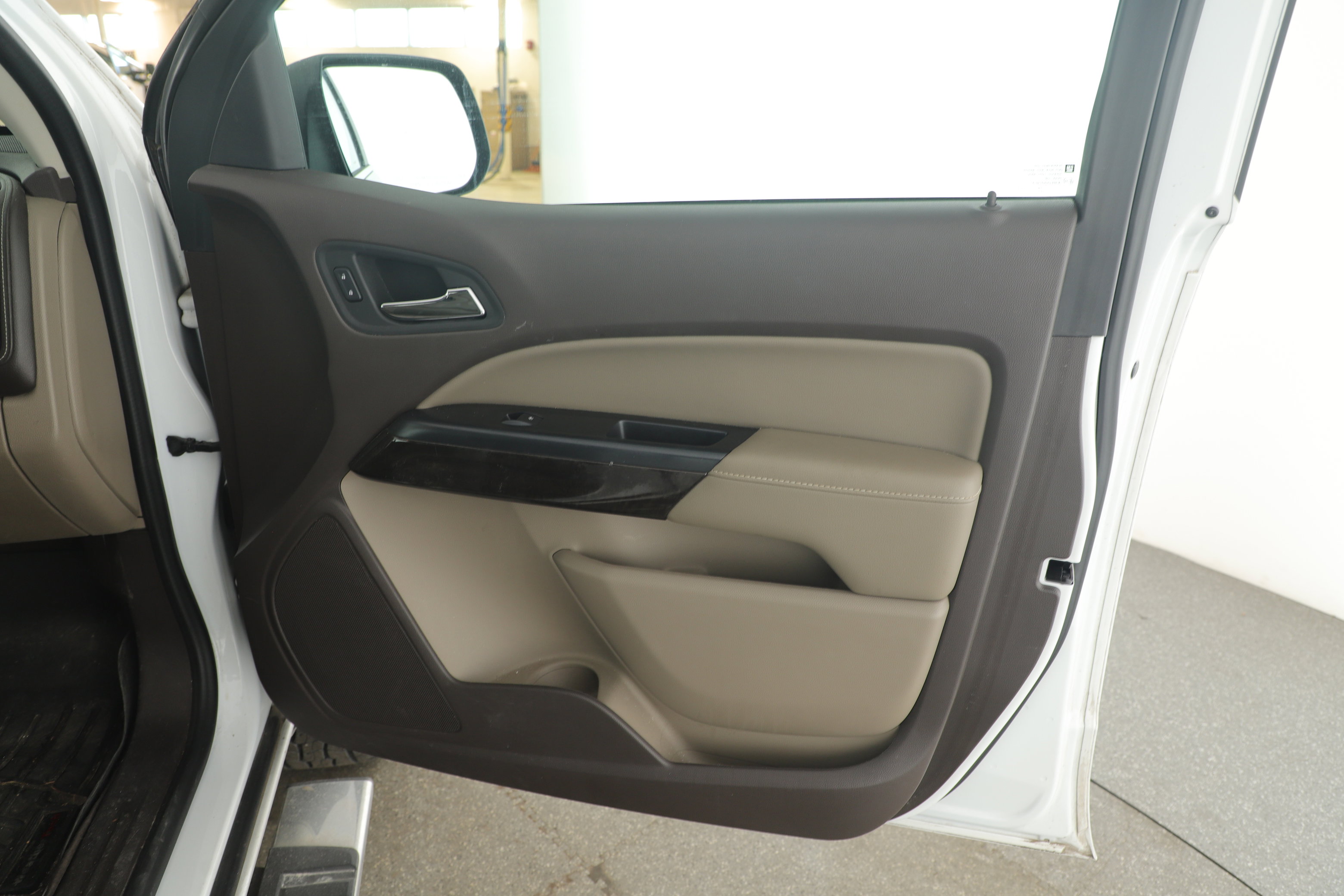 Used 2015 GMC Canyon SLT w/ Driver Alert Package image 8