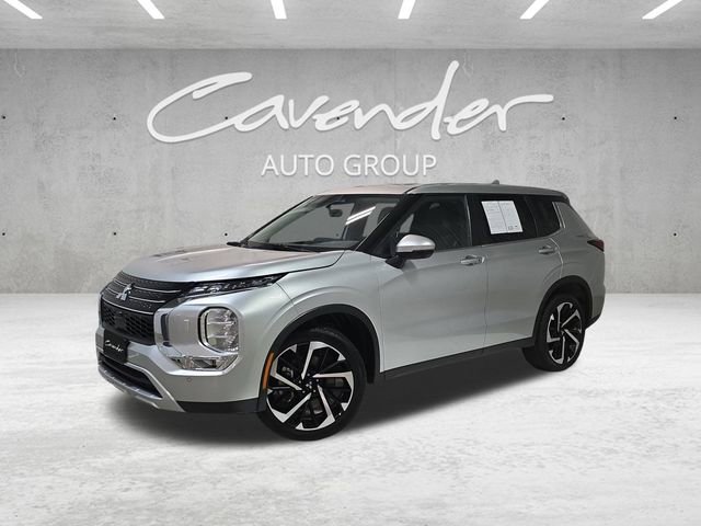 Used 2024 Mitsubishi Outlander SE image 1