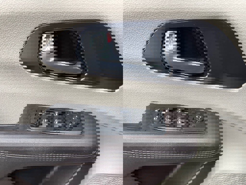 Used 2017 Chrysler Pacifica Touring image 17