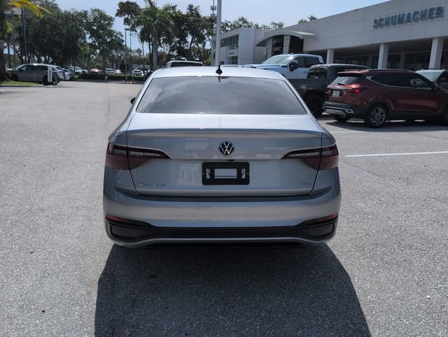 Certified 2024 Volkswagen Jetta SE FWD image 6