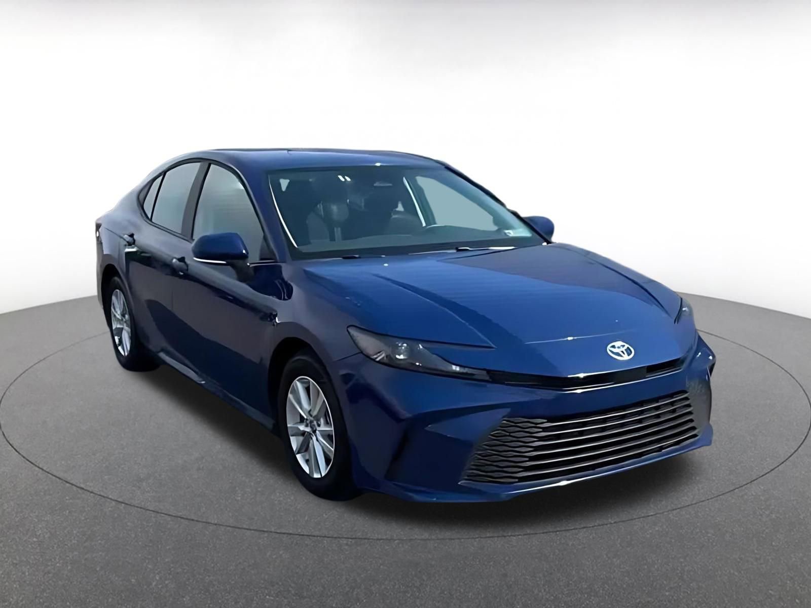 Used 2025 Toyota Camry LE video 2