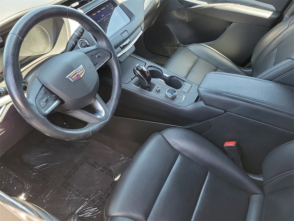 Used 2023 Cadillac XT4 Premium Luxury image 3